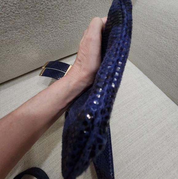 LIKE NEW Michael Kors Blue Leather Crossbody  Bag c - Picture 9 of 9